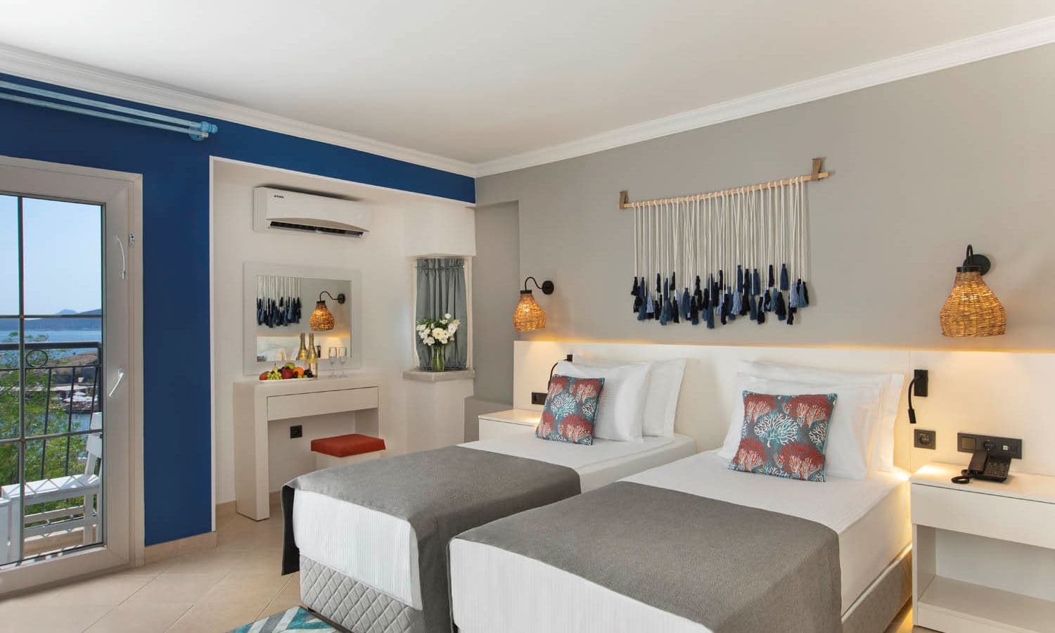 rooms-club-room
