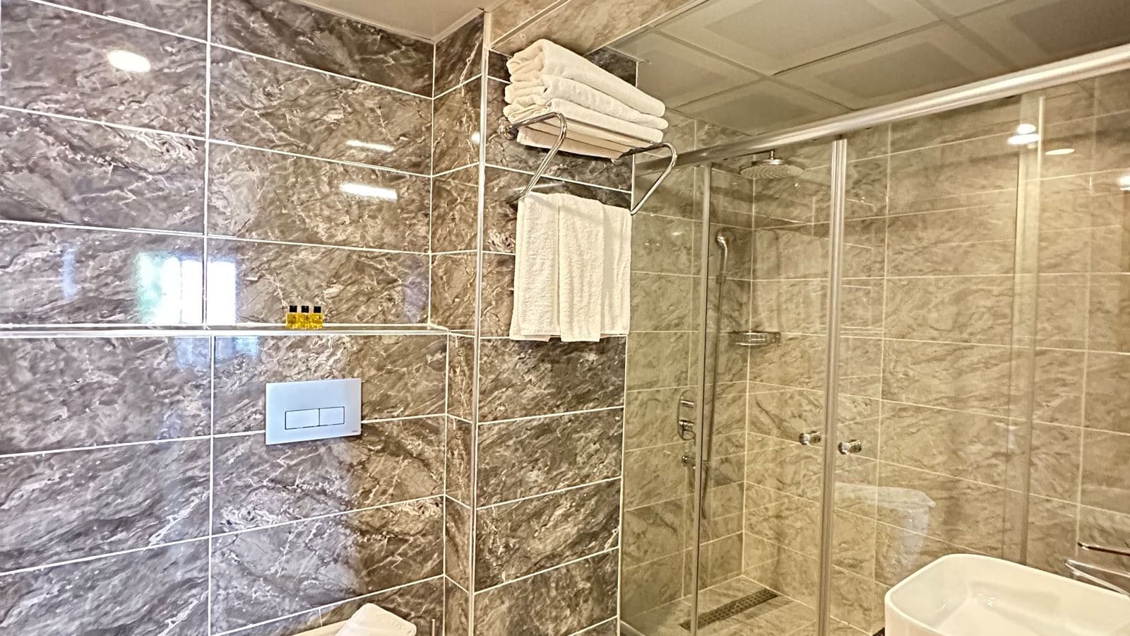 rooms-triple-room