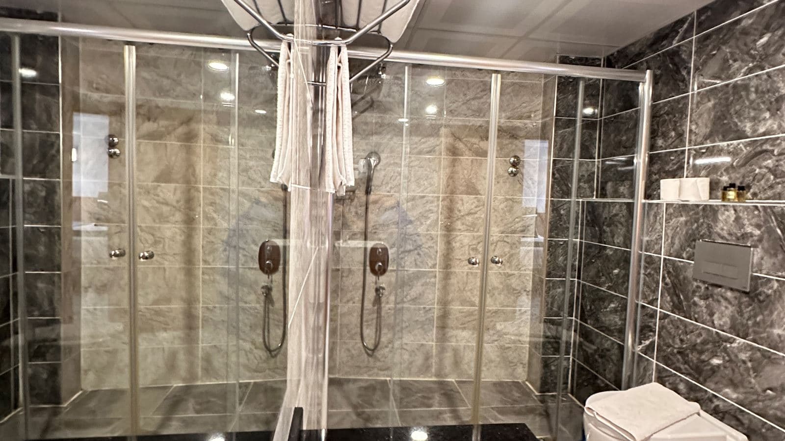 rooms-family-room