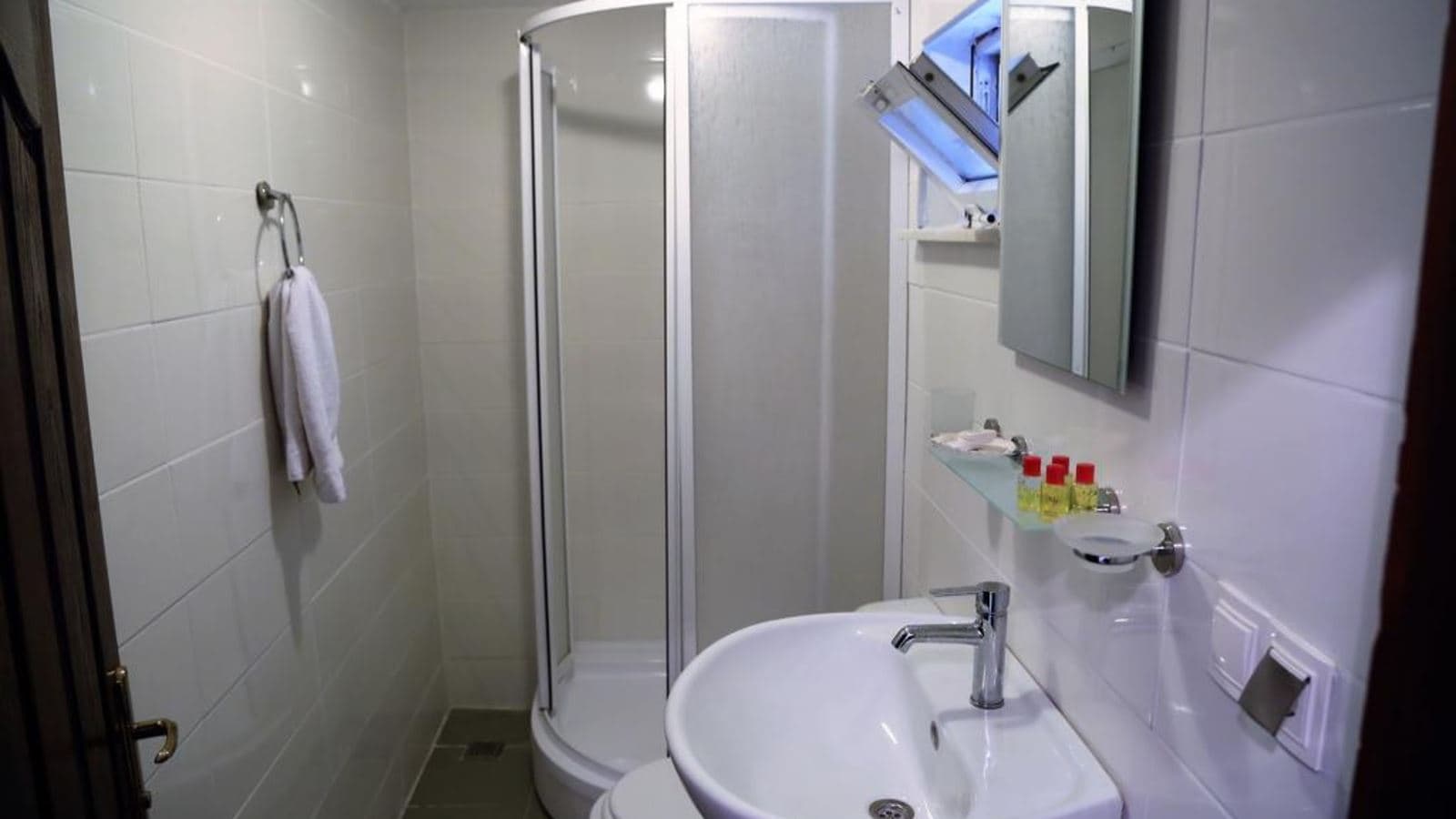 rooms-deluxe-room