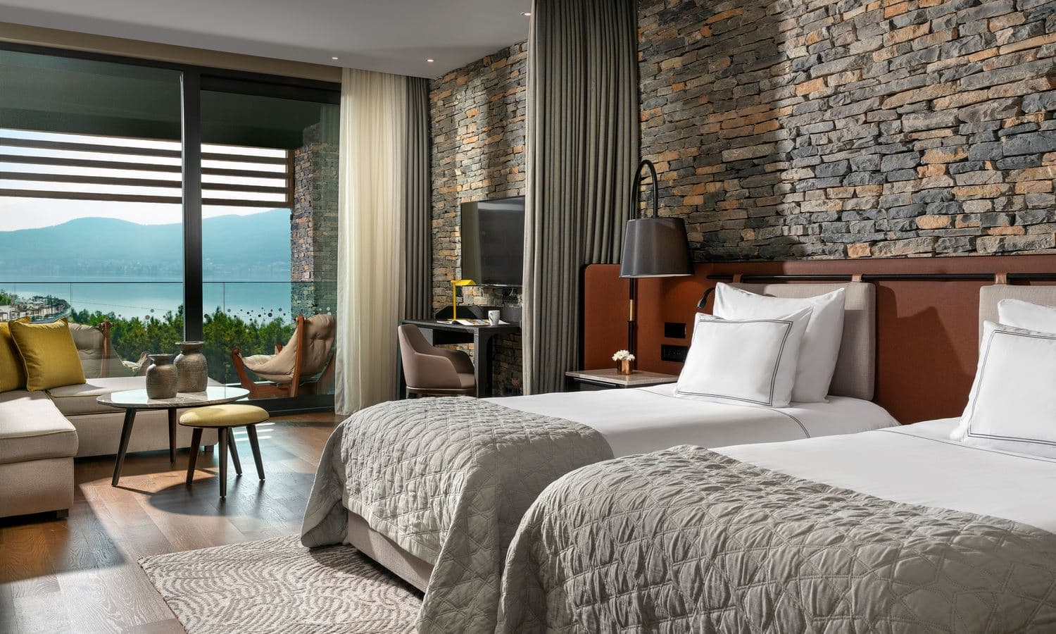 rooms-deluxe-room