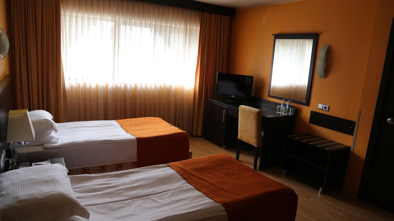 rooms-double-or-twin-deluxe