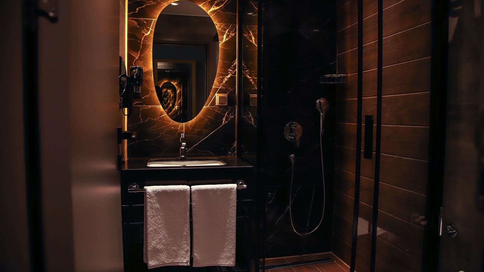 rooms-superior-room