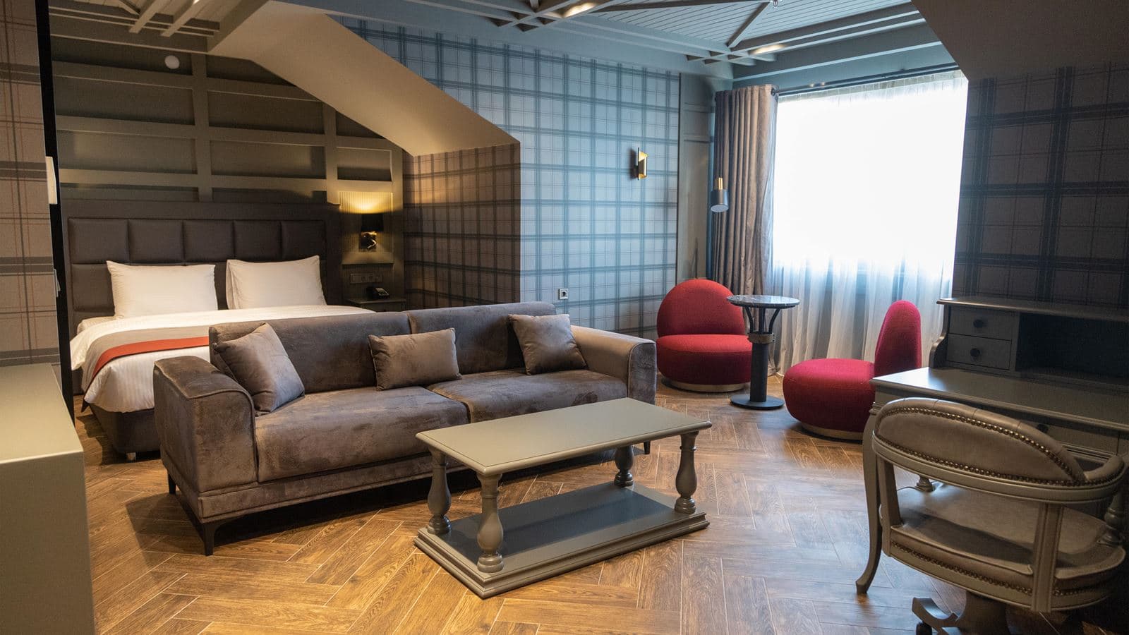rooms-deluxe-room