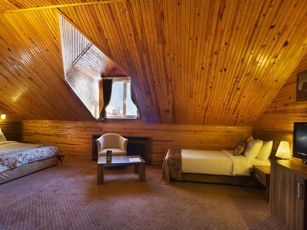 rooms-deluxe-suite