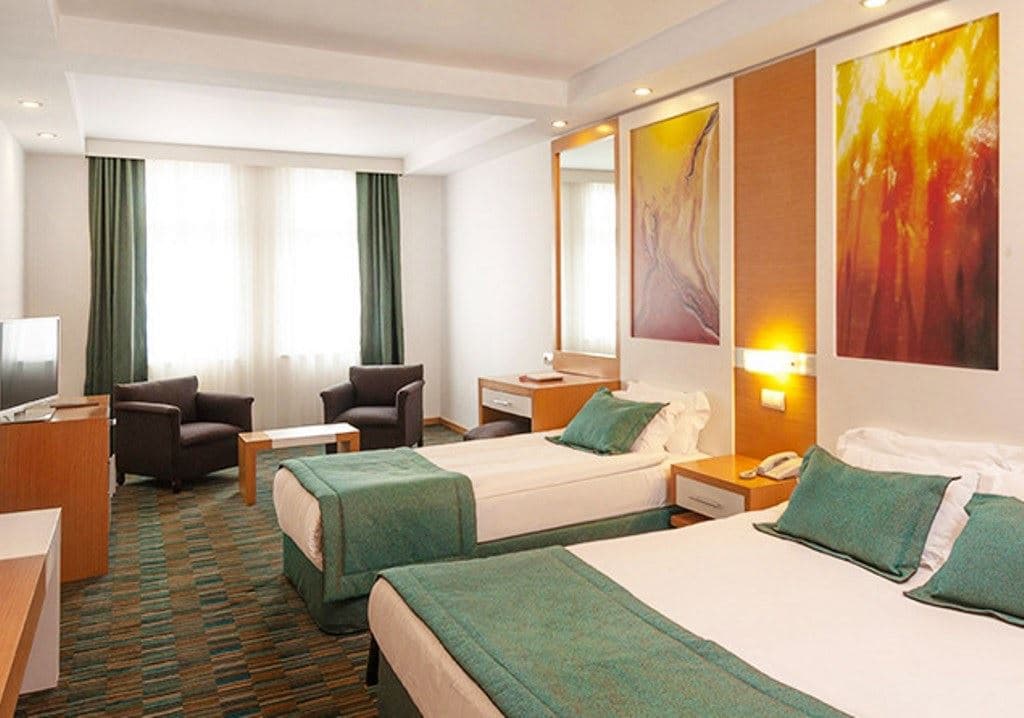 rooms-coral-room