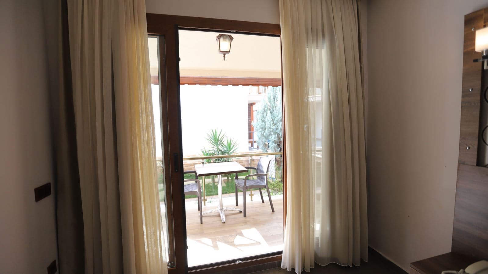 rooms-standard-room-with-balcony