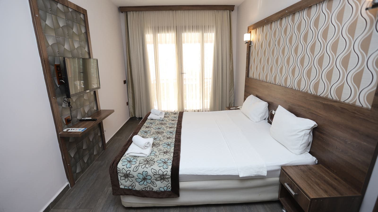 rooms-deluxe-room-with-balcony