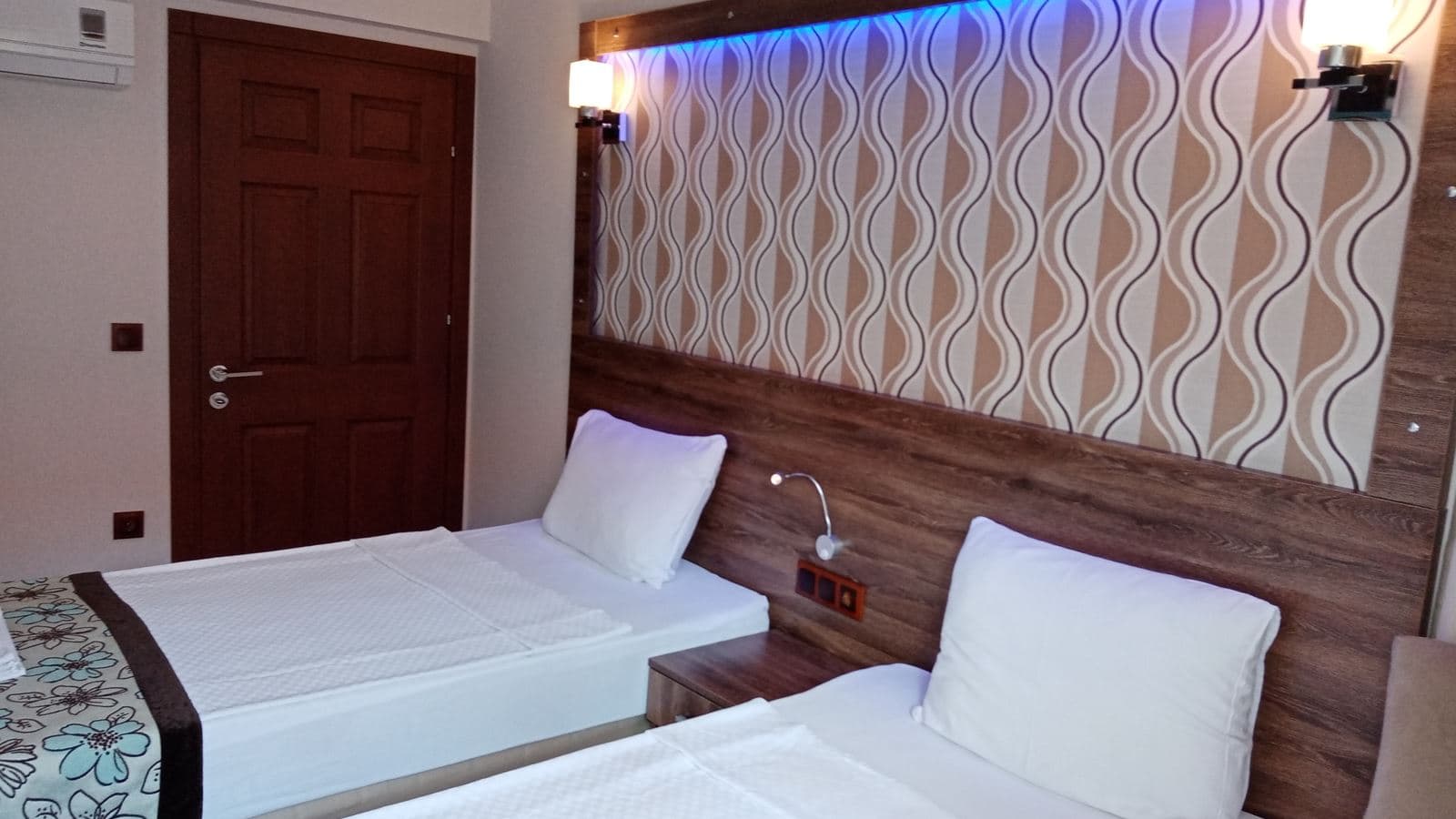 rooms-standard-room-with-balcony