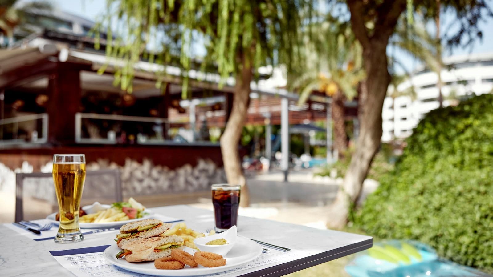 bars-azur-beach-bar