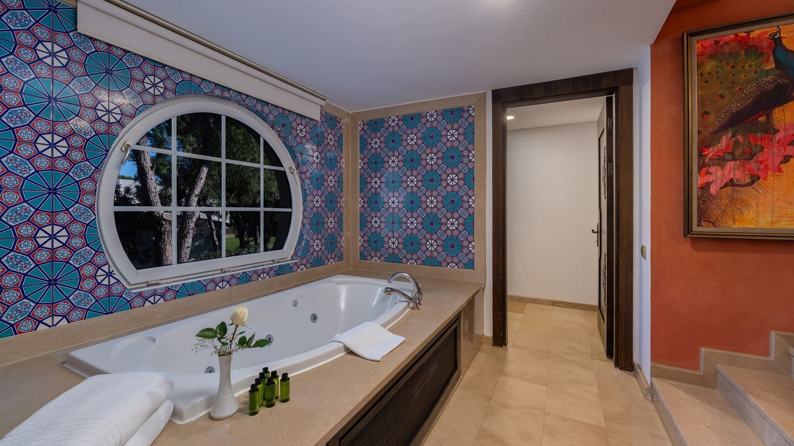 rooms-sultan-suite-with-jacuzzi