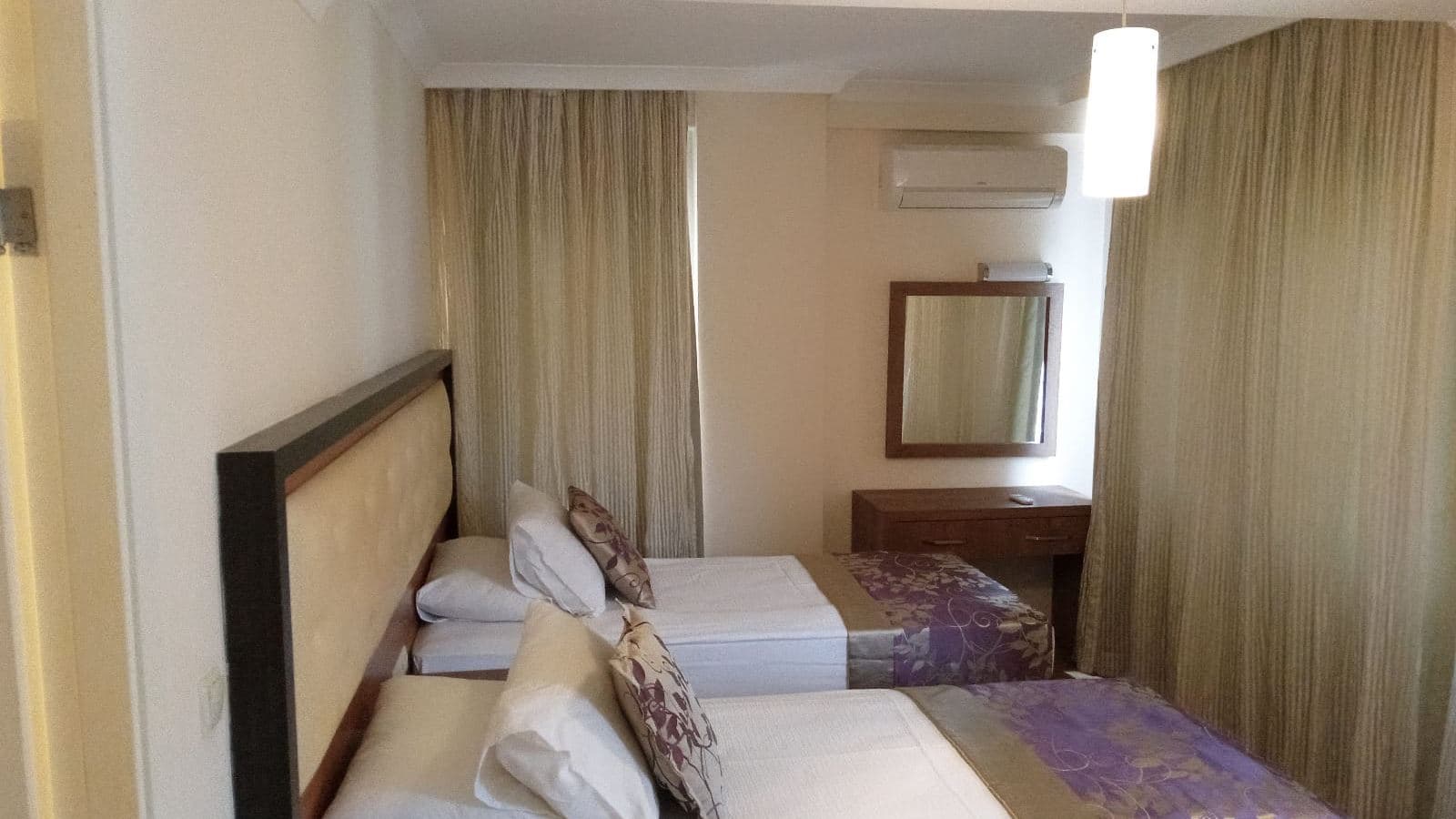 rooms-coral-room