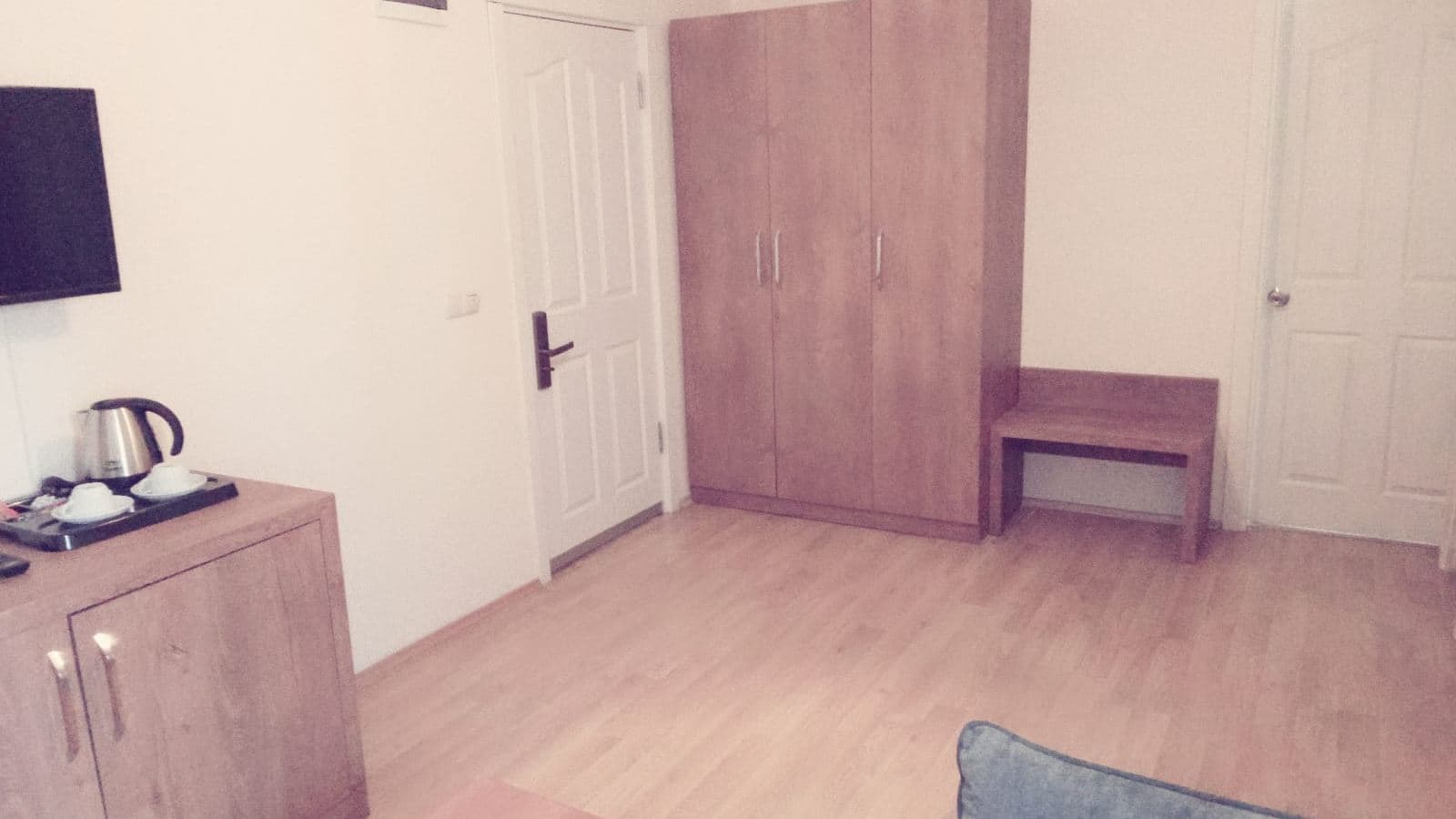 rooms-coral-room