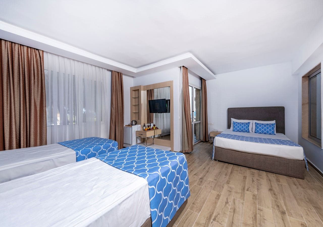 rooms-garden-family-room