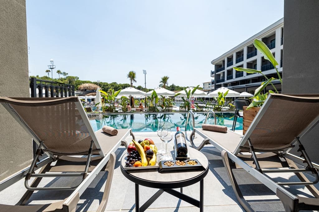 rooms-swim-up-adult-zone