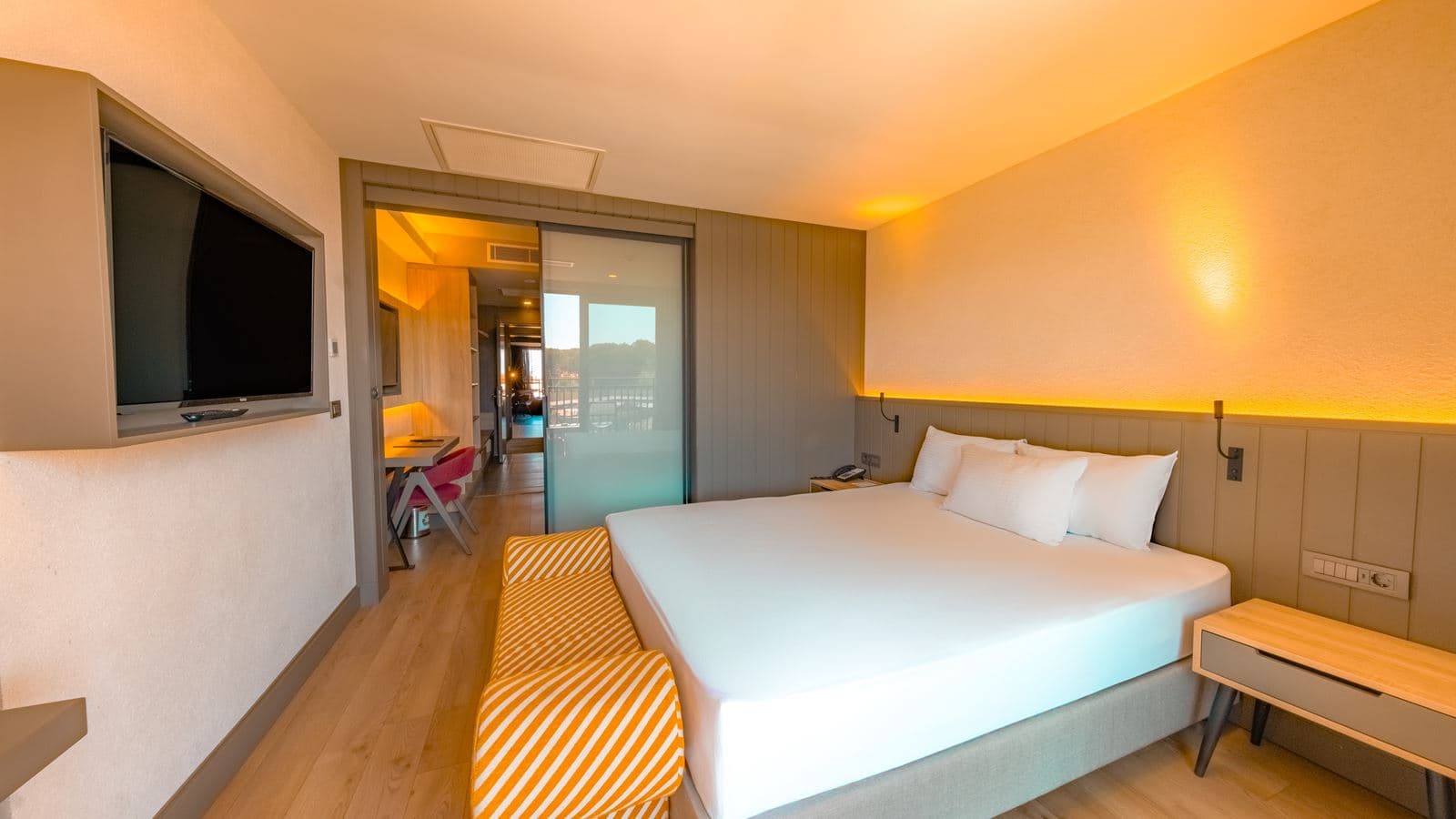 rooms-coral-family-room