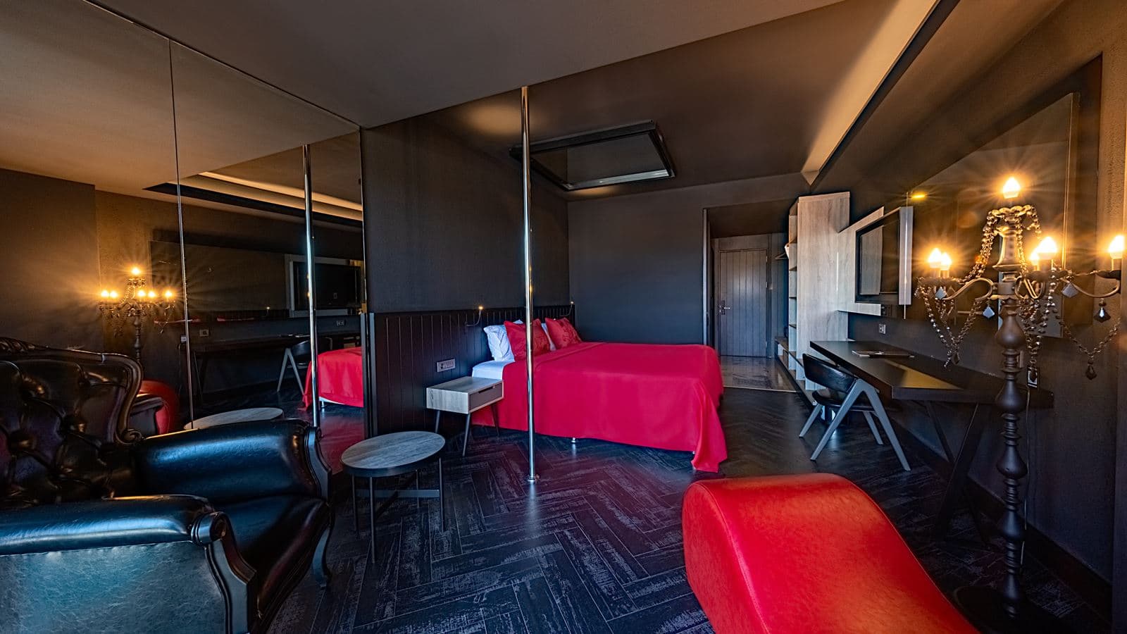 rooms-black-and-red-for-adult