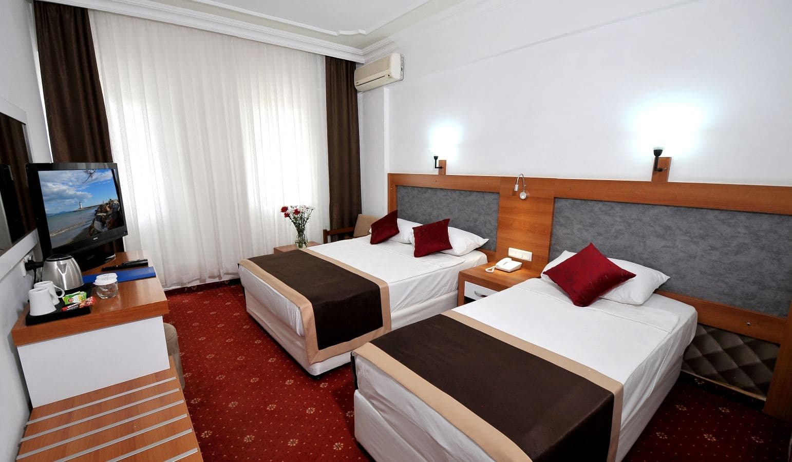 rooms-standart-economy-room-with-land-or-street-view