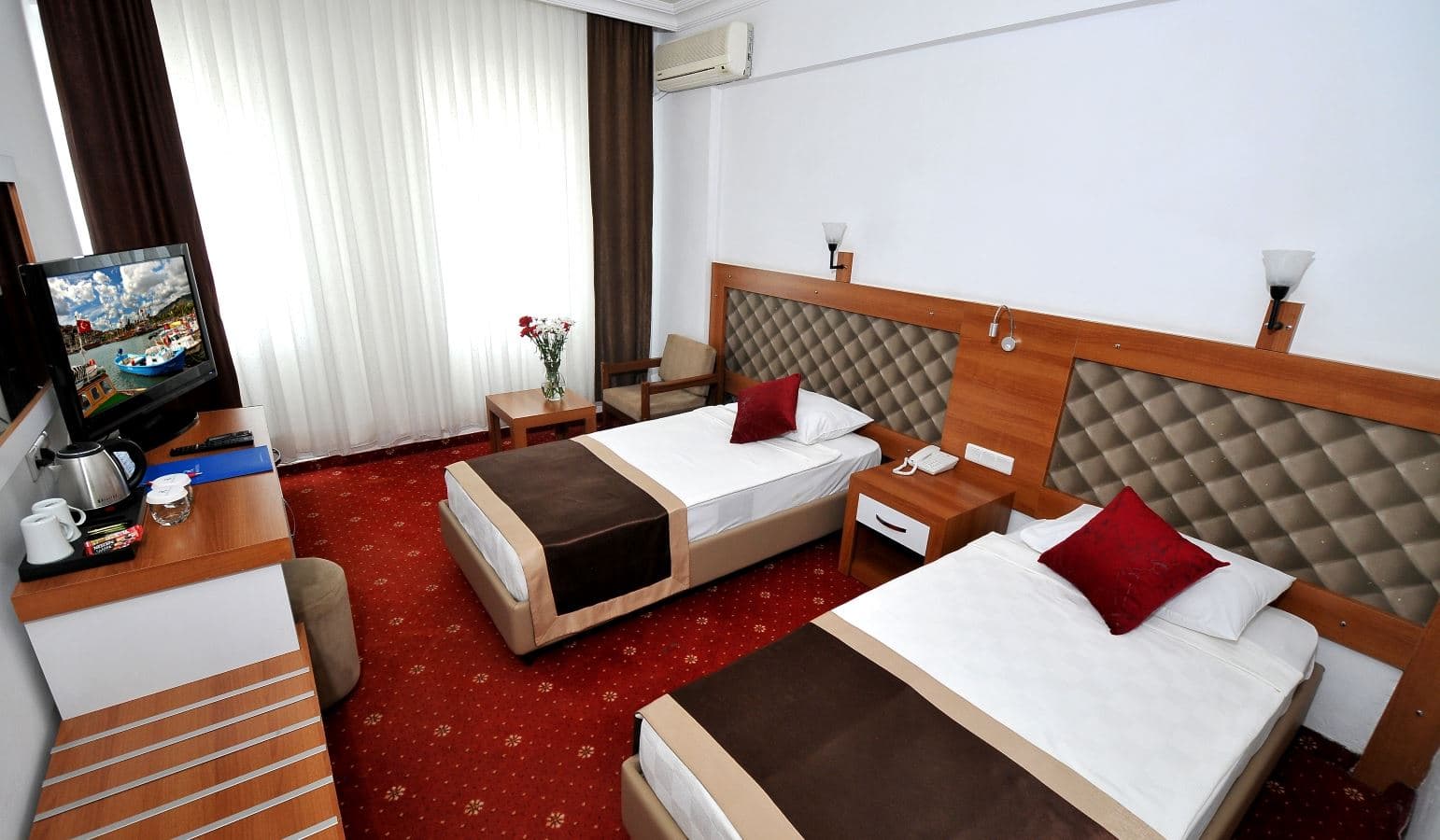 rooms-standart-economy-room-with-land-or-street-view
