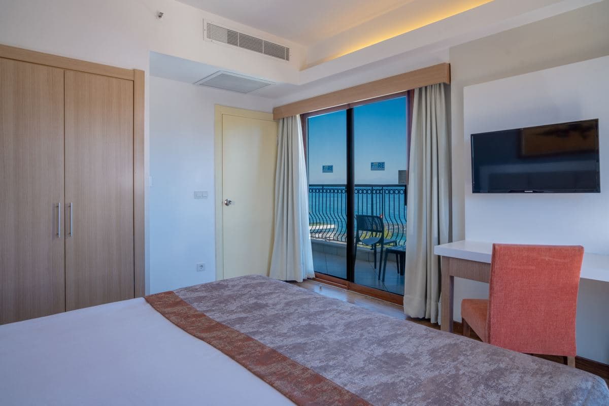 rooms-superior-room