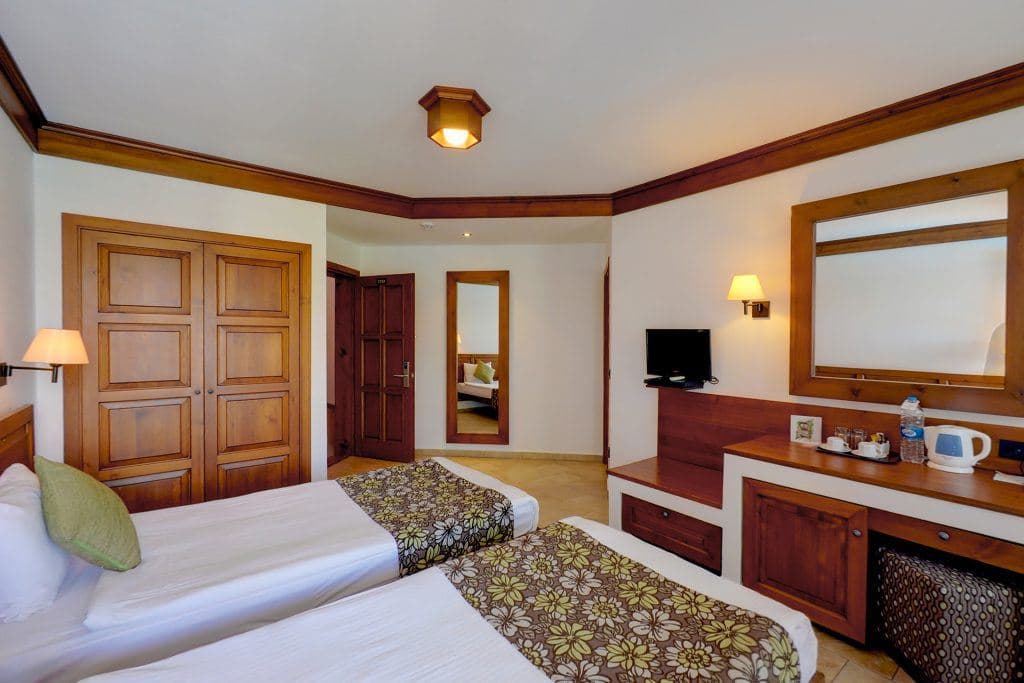 rooms-superior-room