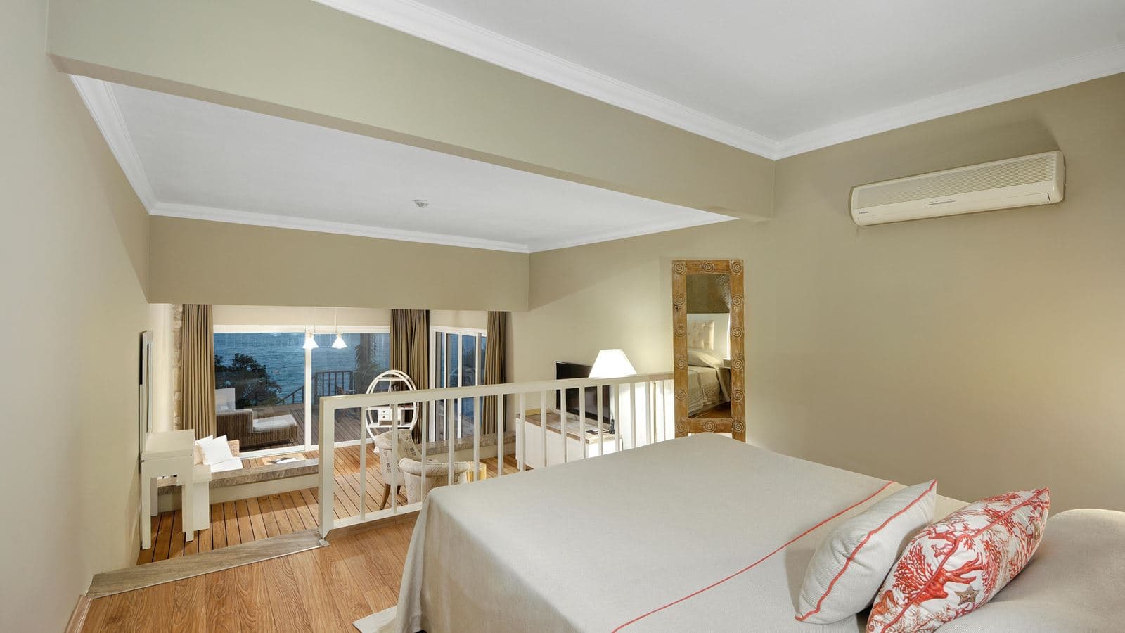 rooms-pool-suite