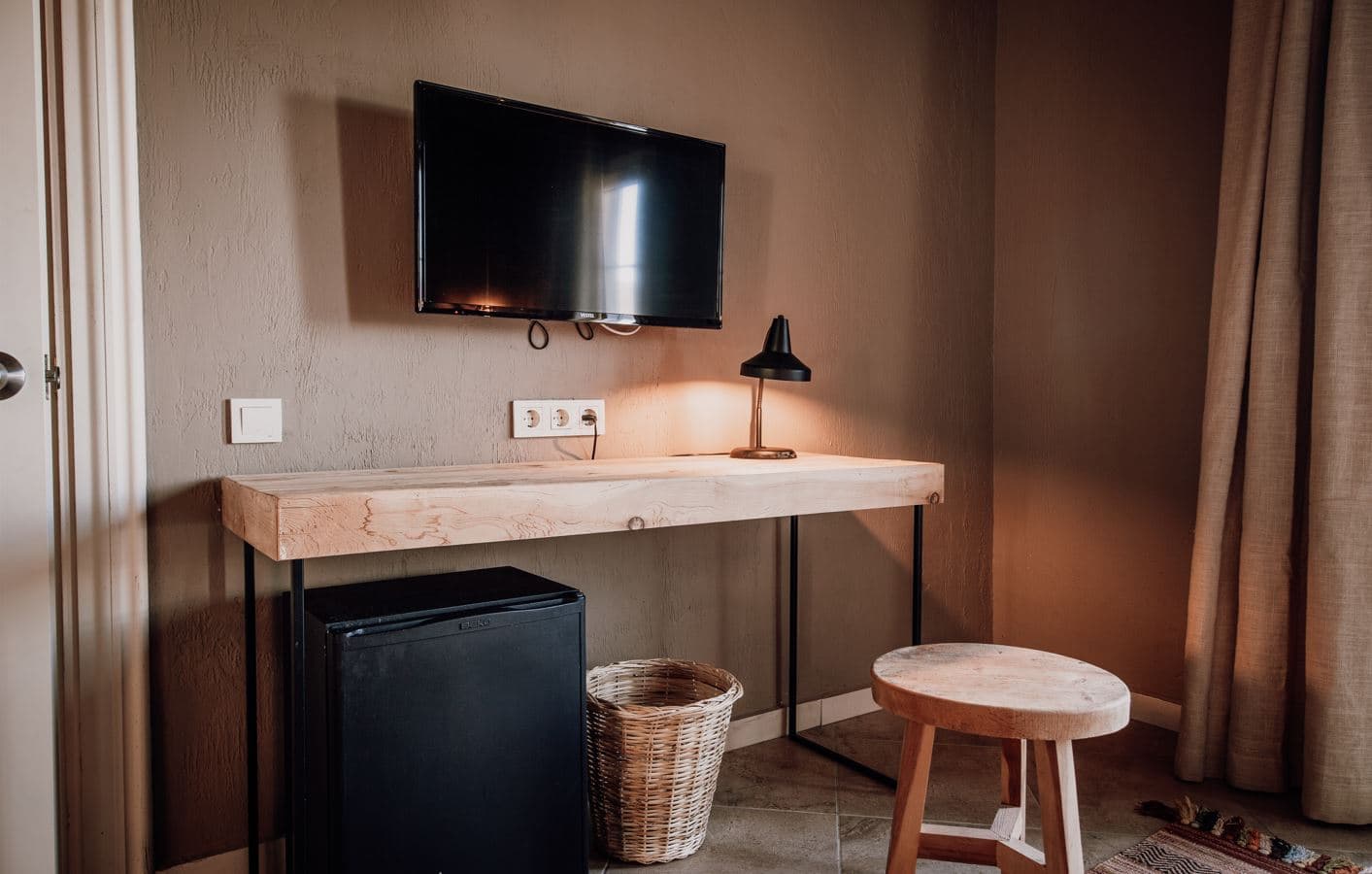 rooms-standard-room-land-view