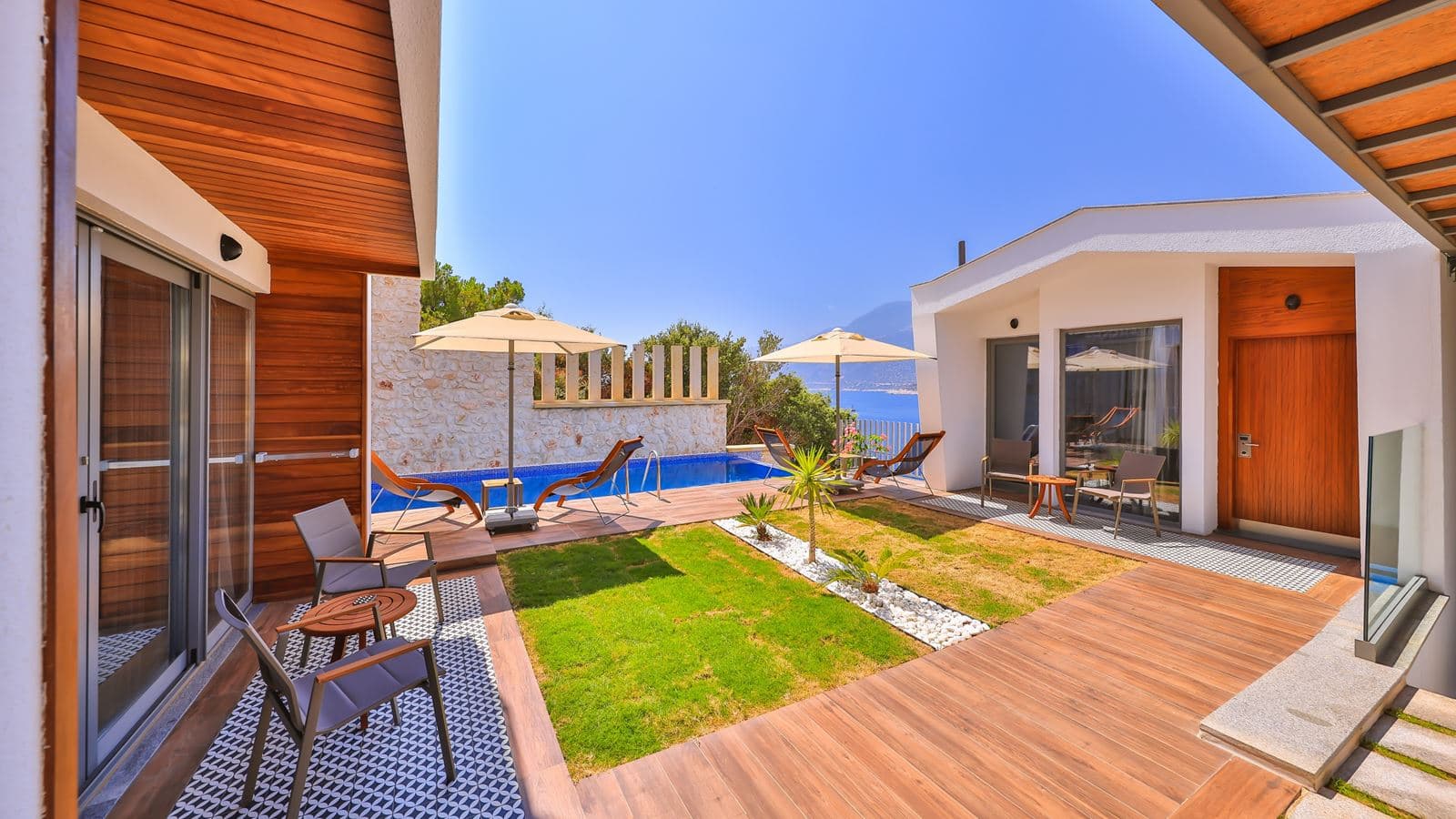 rooms-executive-room-with-pool-and-partial-sea-view