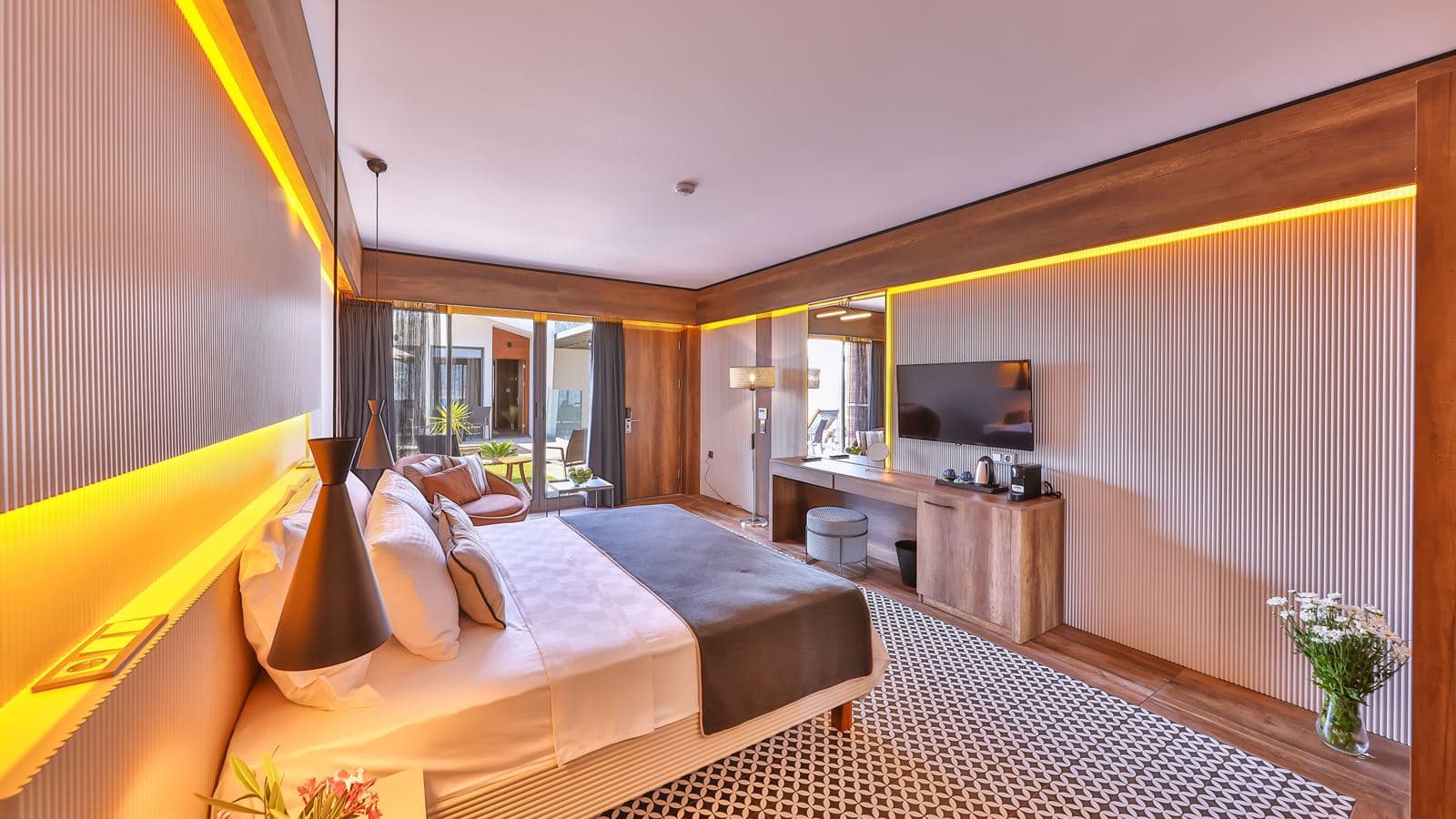 rooms-executive-room-with-pool-and-partial-sea-view