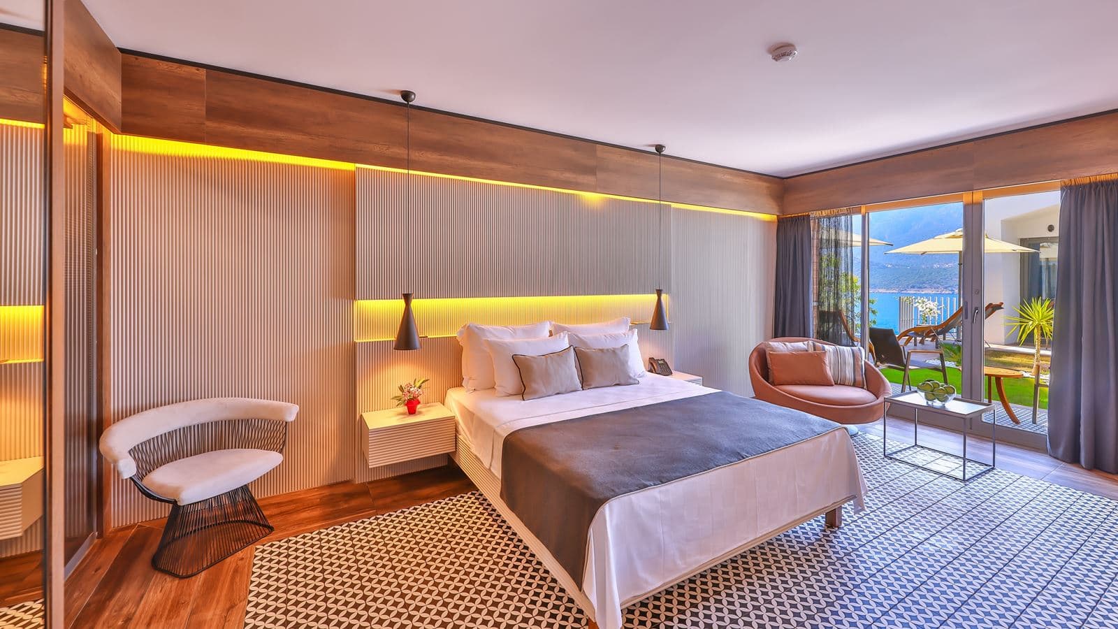 rooms-executive-room-with-pool-and-partial-sea-view