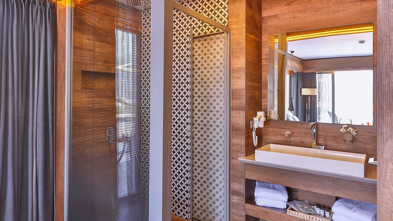 rooms-executive-room-with-pool-and-sea-view