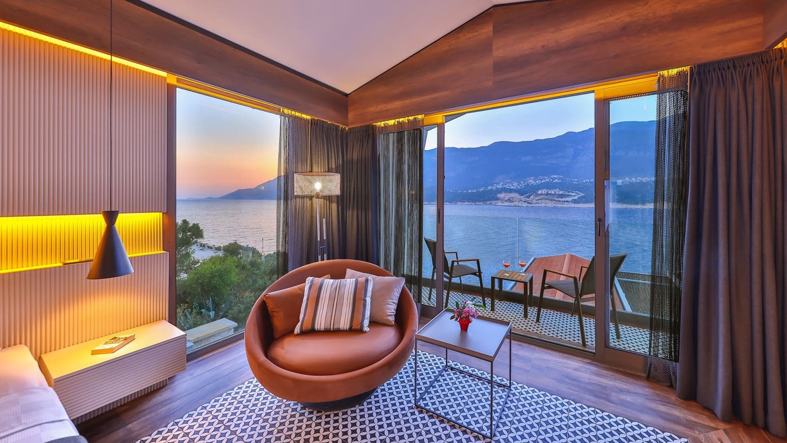 rooms-executive-room-with-pool-and-sea-view