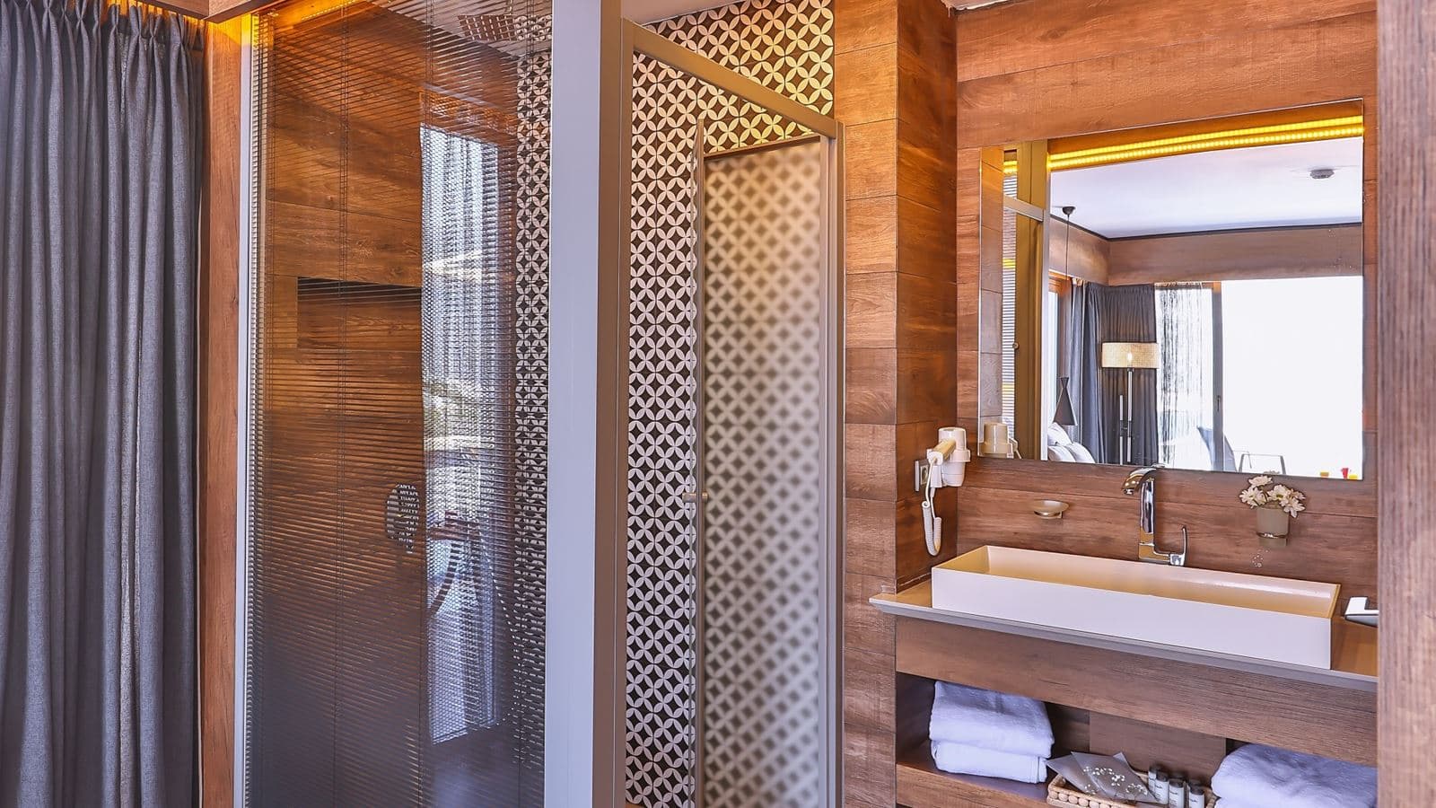 rooms-executive-room-with-pool-and-sea-view