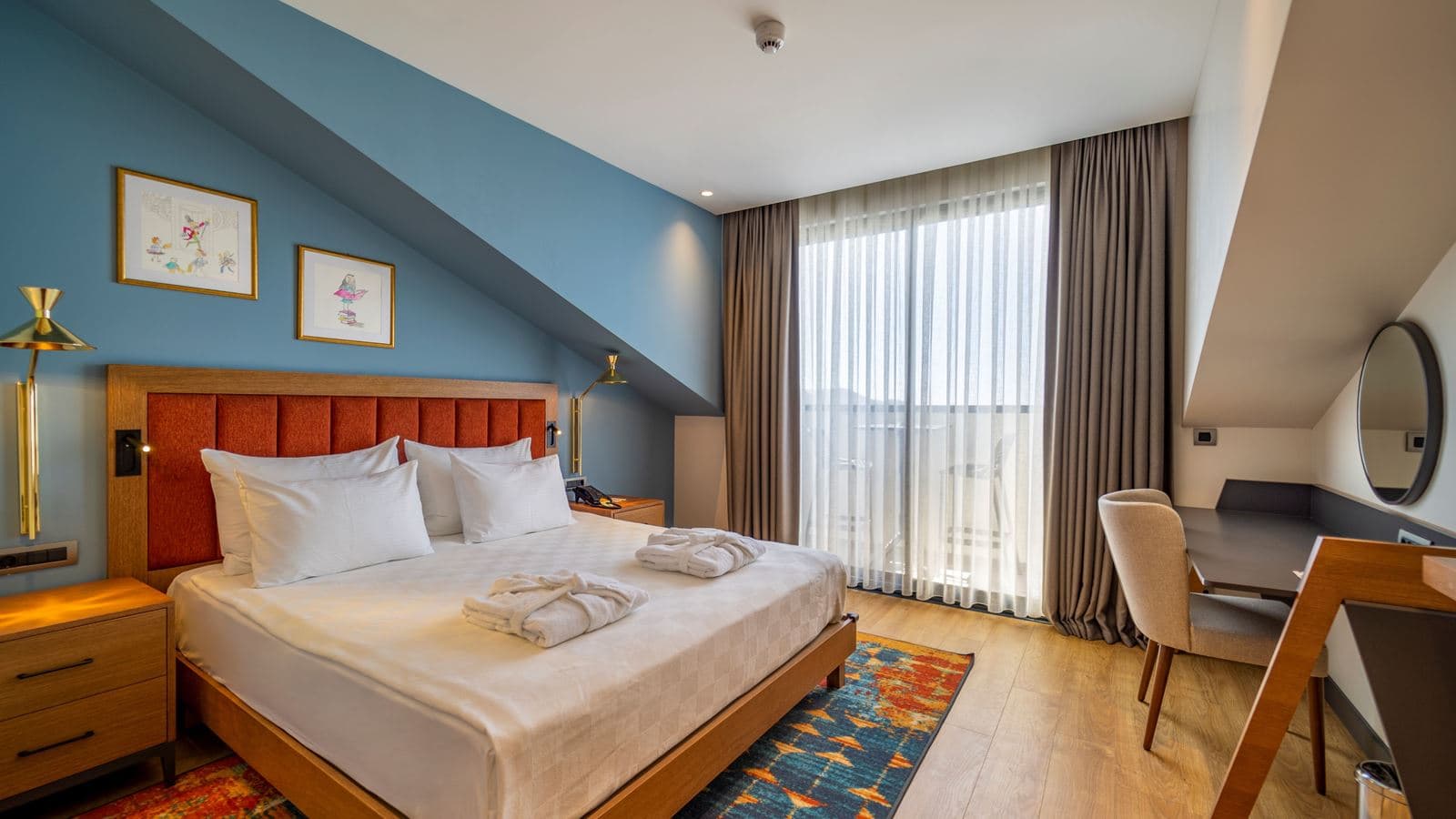 rooms-deluxe-roof-room