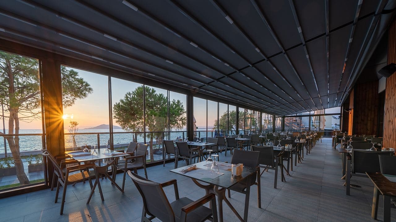 restaurants-the-blue-restaurant-main-restaurant