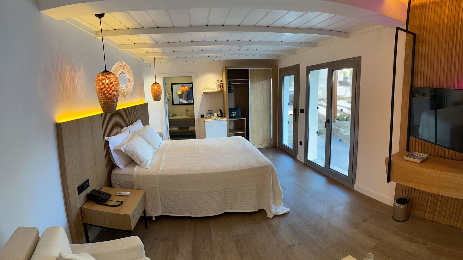 rooms-club-room