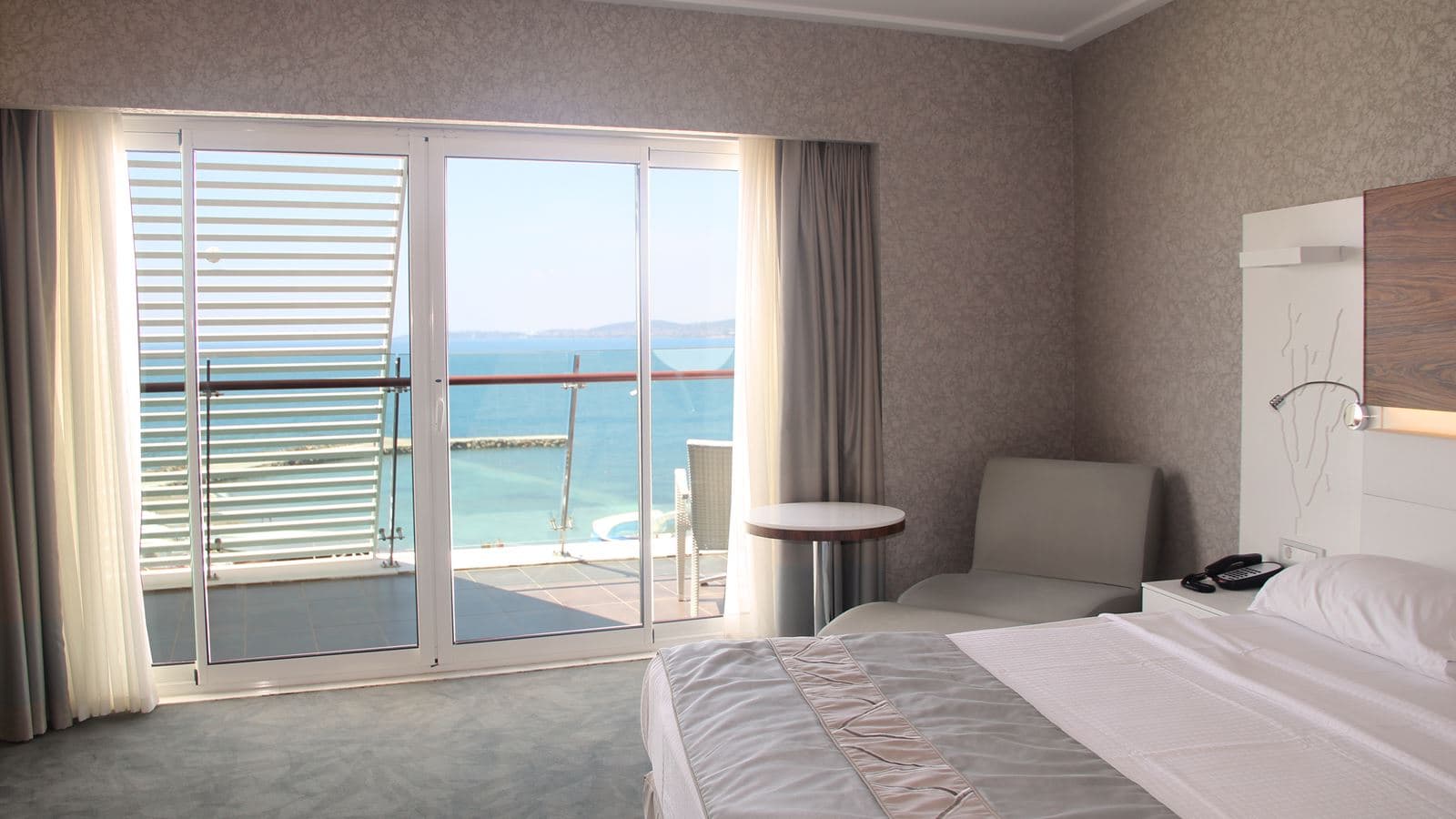 rooms-deluxe-room