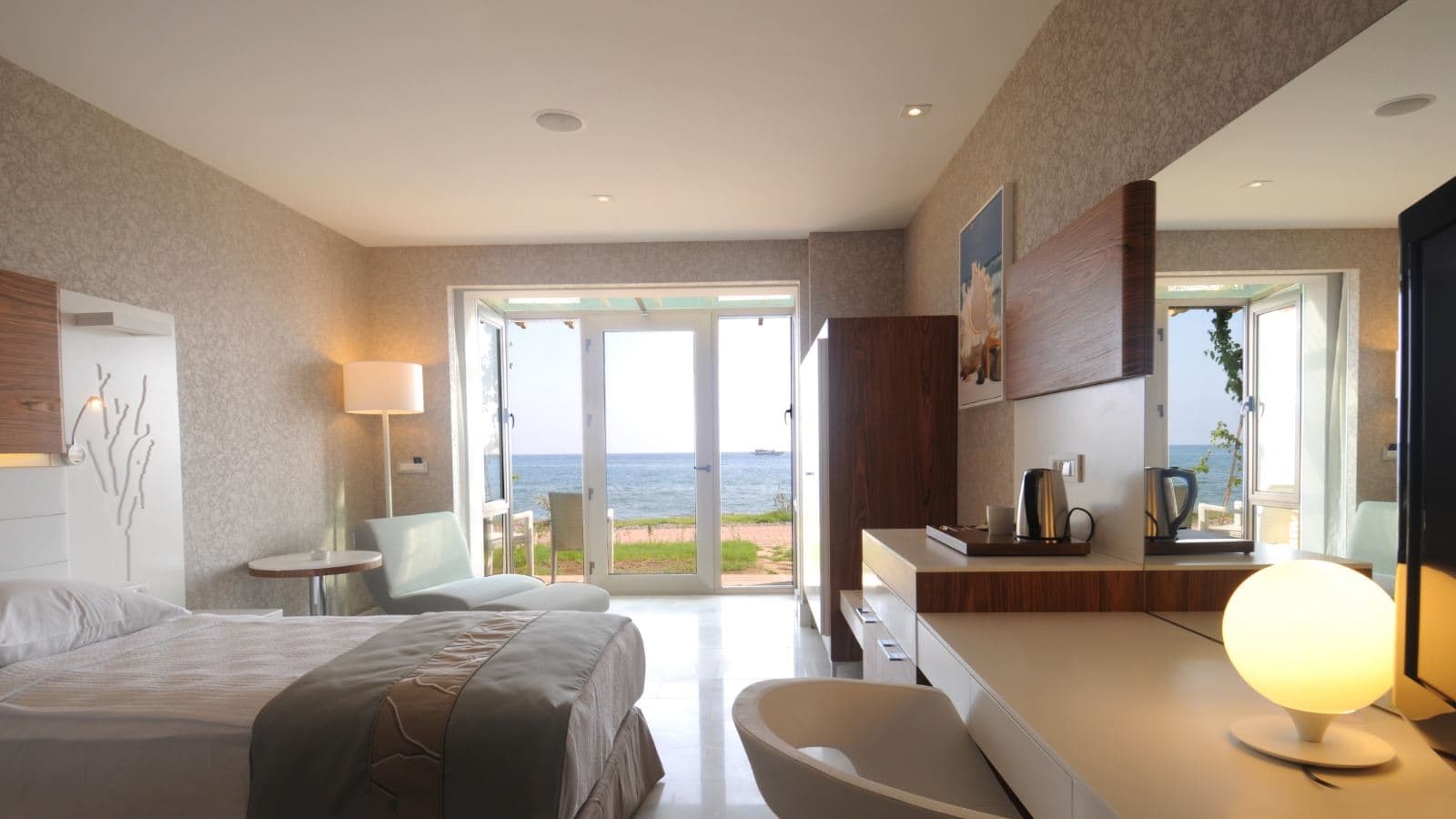 rooms-island-room-with-pool-+16