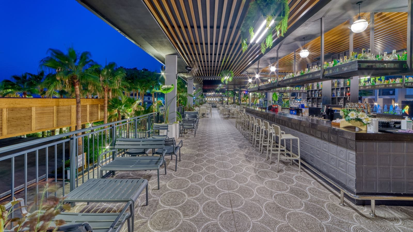 bars-enjoy-pool-bar