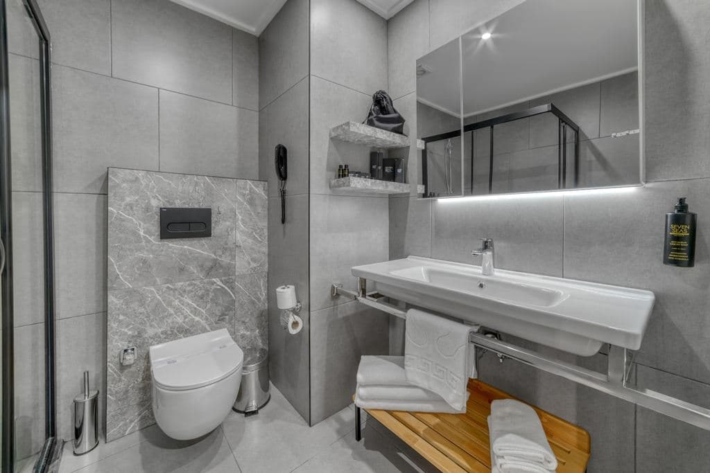 rooms-coral-room