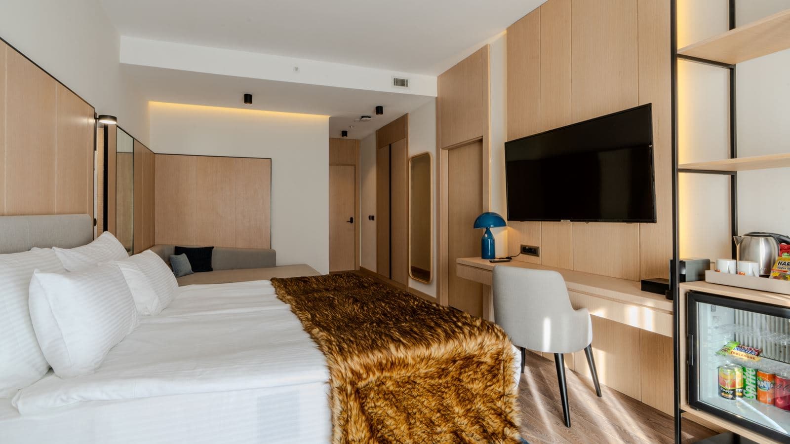 rooms-deluxe-room