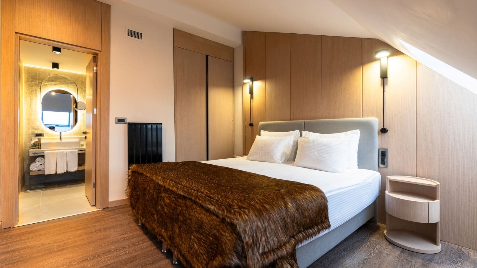 rooms-king-suite