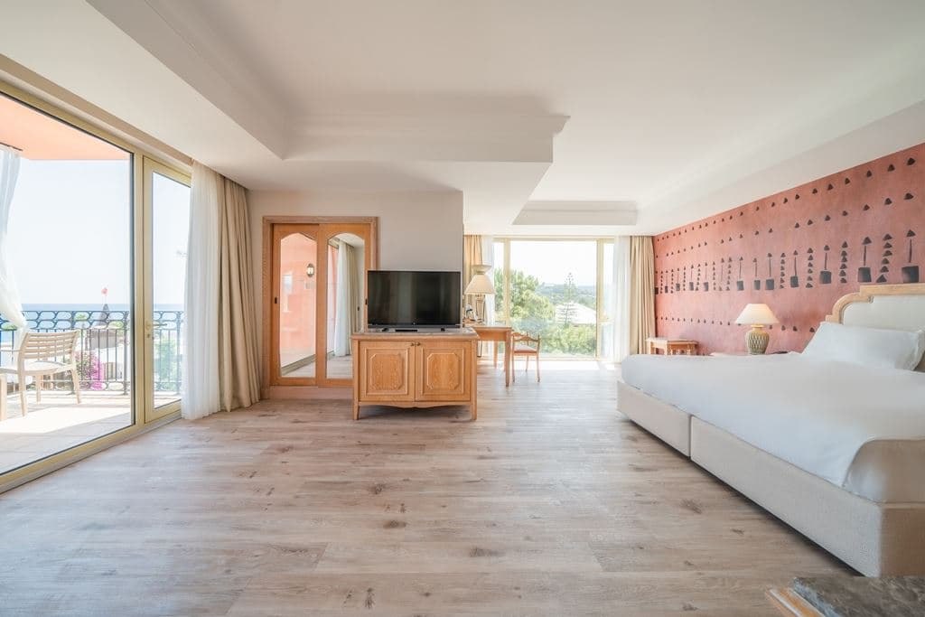 rooms-deluxe-suite-side-sea-view