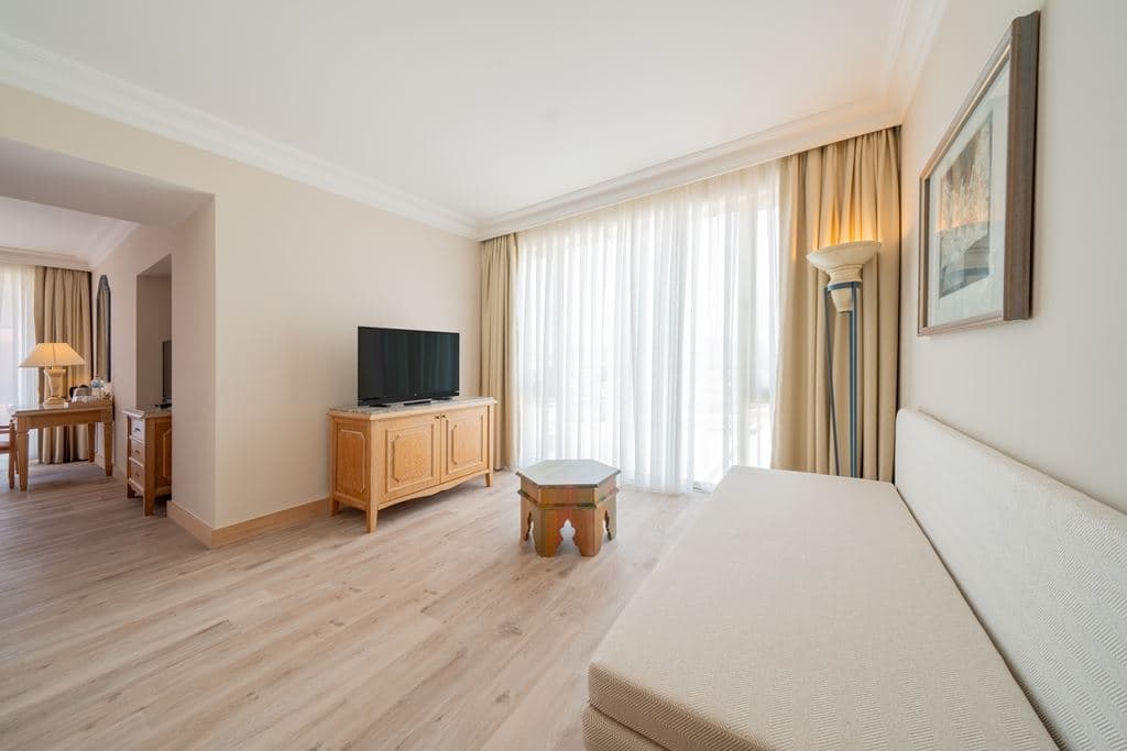 rooms-junior-suite-land-view