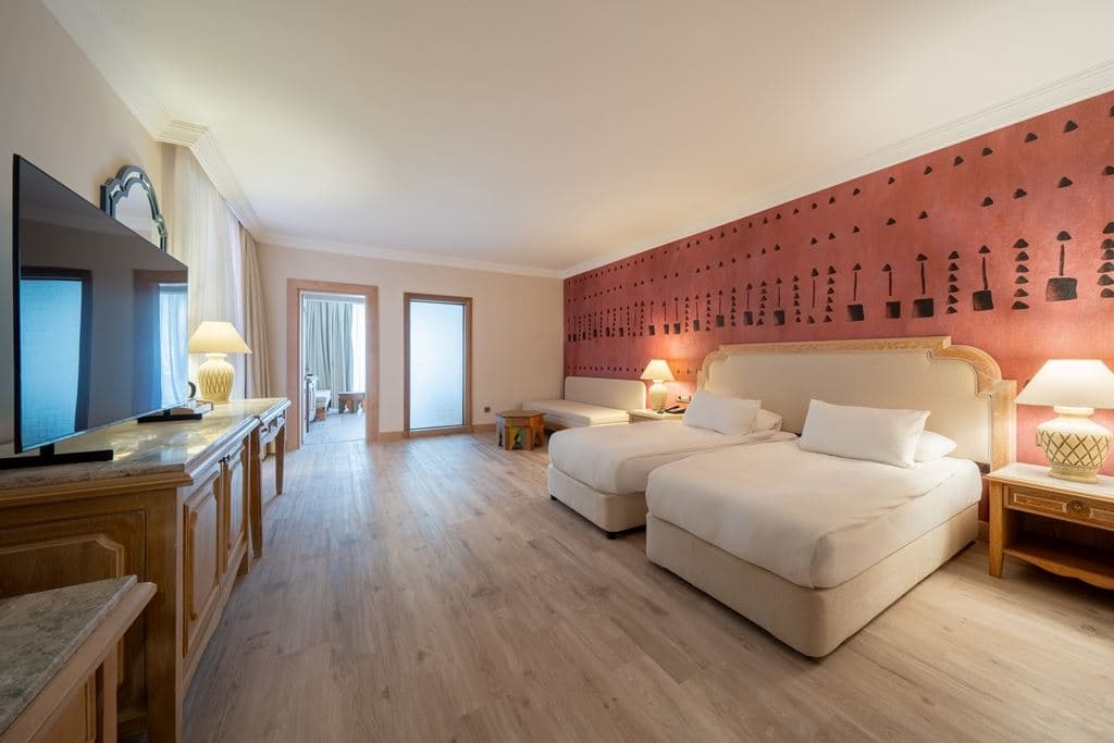 rooms-main-building-swim-up-family