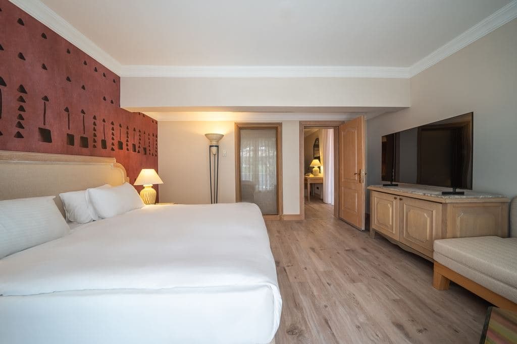 rooms-main-building-swim-up-family