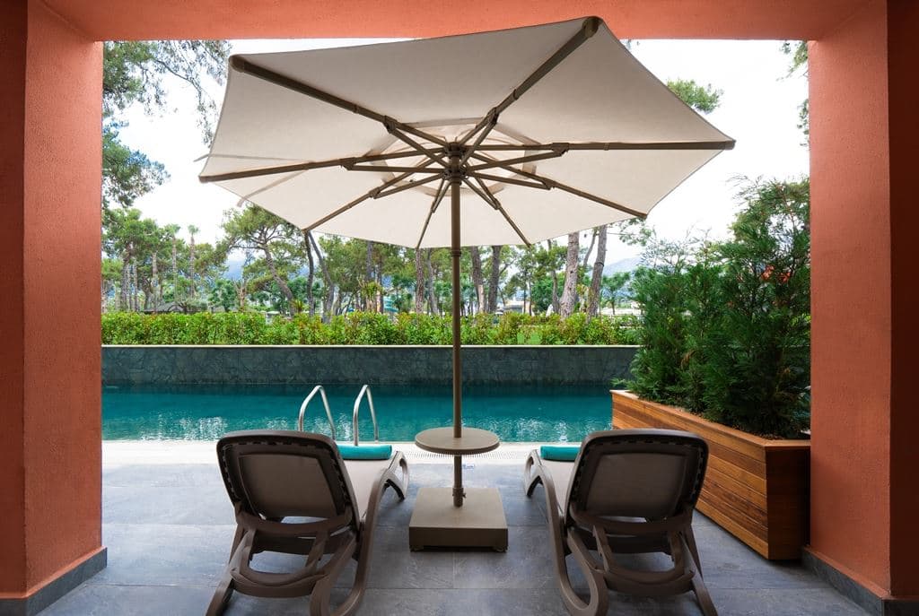 rooms-main-building-swim-up-family