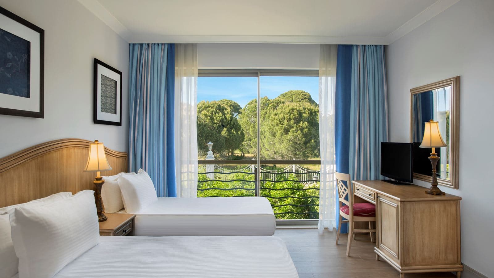 rooms-lake-villa