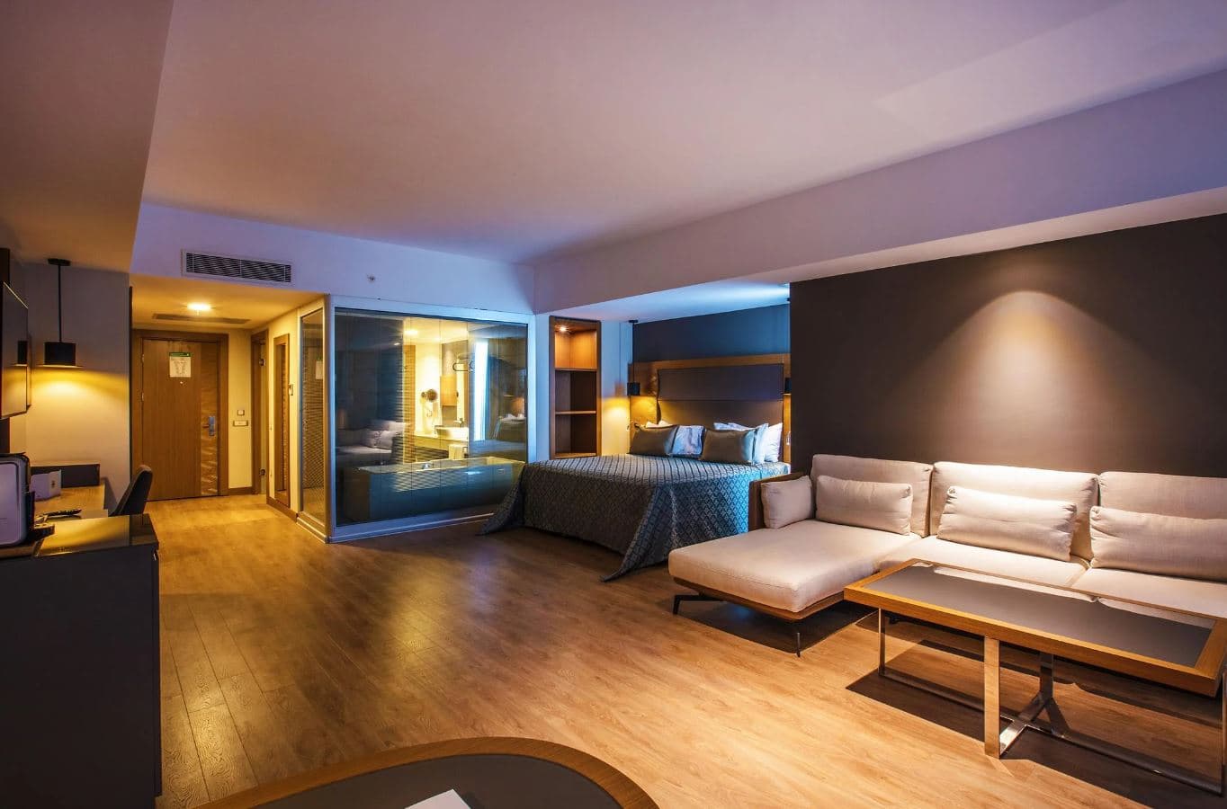 rooms-deluxe-suite-side-sea-view