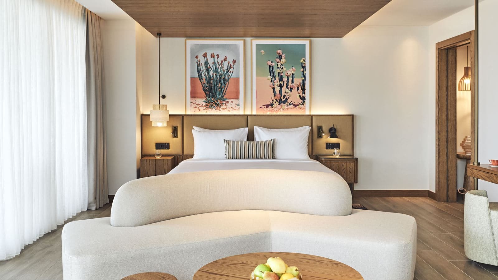 rooms-platinum-suite-king-with-pool-view
